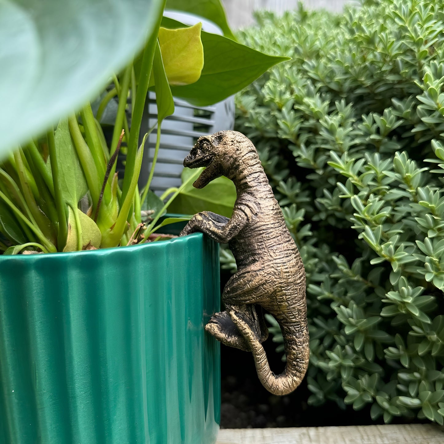 Dinosaur Flowerpot Hugger - Resin T-rex Plant Pot Hanger Decorer Indoors Garden Hanging Statue Figurines Decoration Toppings